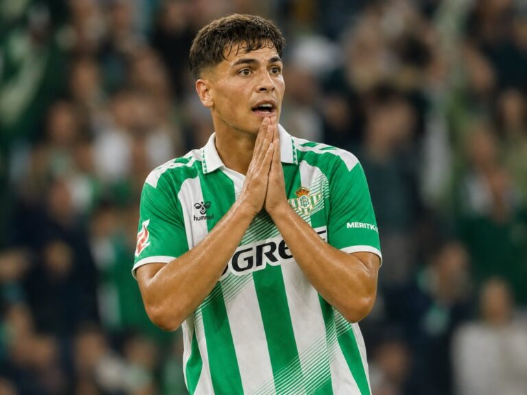 Alarma en el Athletic: Guruzeta se retira lesionado en la rodilla - Betsuites
