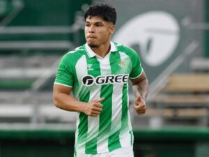 Cucho Hernández, gran ausencia en el entrenamiento del Betis Cucho Hernández, gran ausencia en el entrenamiento del Betis