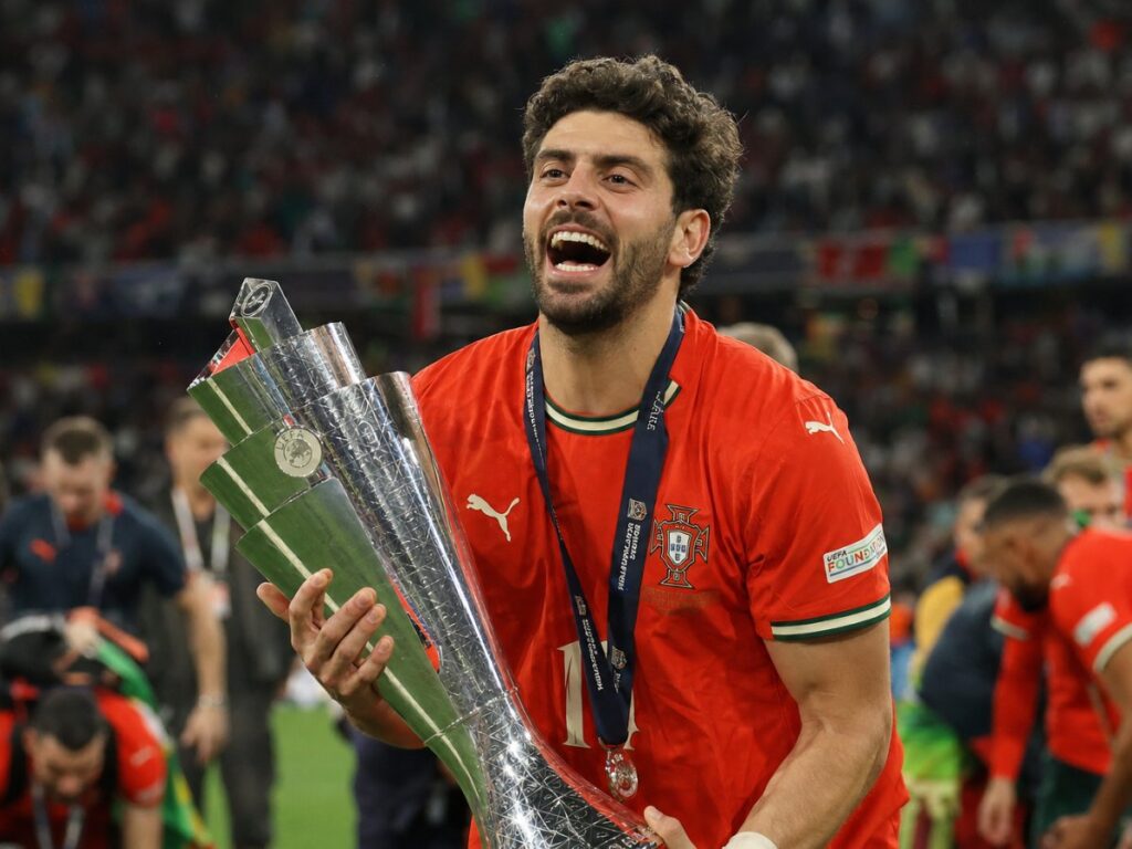 UEFA reparte 31,5 millones a los clubes por ceder jugadores