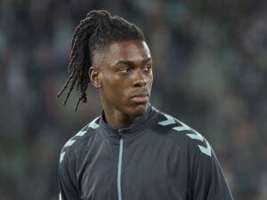 El Betis busca salidas para encajar su centro del campo ideal