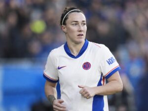 Lucy Bronze eleva la exigencia y pide la Champions al Chelsea