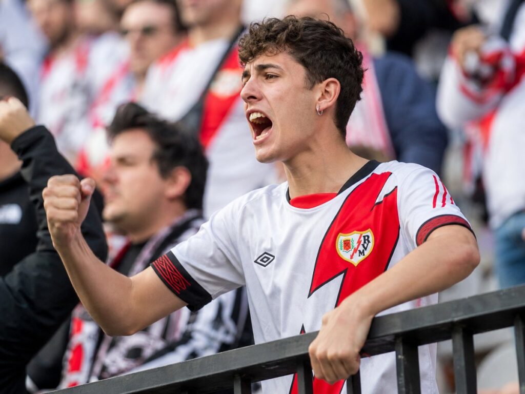 Los aficionados del Rayo demandan a la RFEF por el cierre del fondo Los aficionados del Rayo demandan a la RFEF por el cierre del fondo