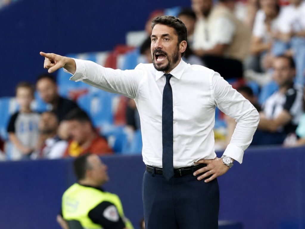 Joselu y Velázquez se despiden del Alavés tras el descenso