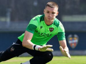 Álex Primo vuelve a entrenar con el Levante tras su lesión de hombro Álex Primo vuelve a entrenar con el Levante tras su lesión de hombro