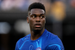 Badiashile se marcha cedido al Nápoles y aligera el Chelsea
