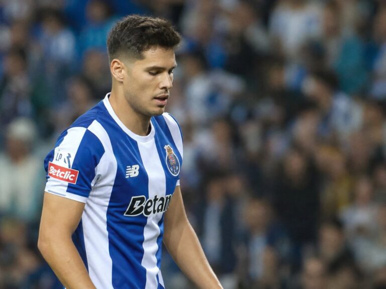 El Elche se alinea con Josan tras quedar liberado sin cargos - Betsuites