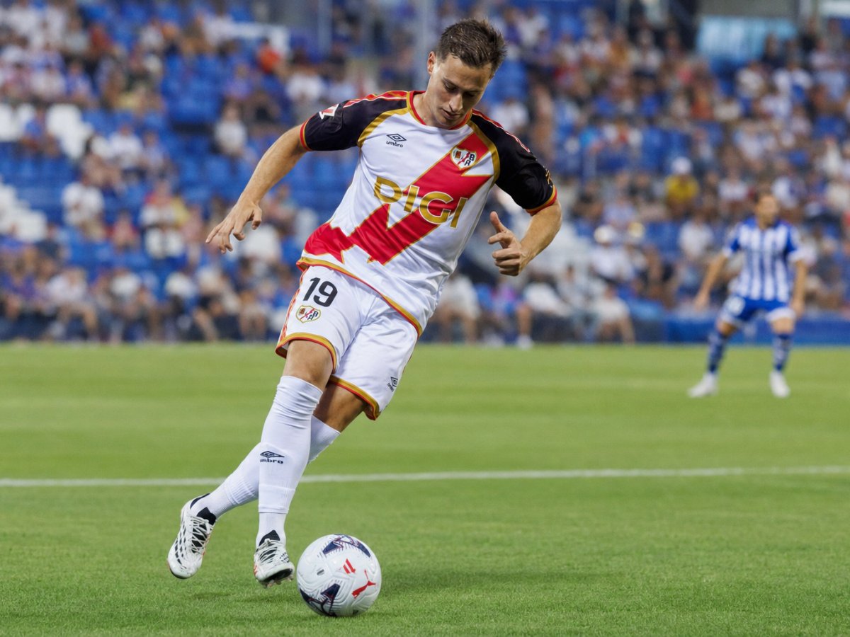 El Rayo - Racing de Santander se jugará en Butarque tras el cierre de Vallecas El Rayo - Racing de Santander se jugará en Butarque tras el cierre de Vallecas
