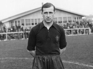 España en Oviedo: de la leyenda de Lángara al árbitro de A Bola