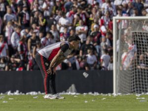 Lluvia de objetos y suspensión del Rayo-Athletic: qué pasa ahora Lluvia de objetos y suspensión del Rayo-Athletic: qué pasa ahora