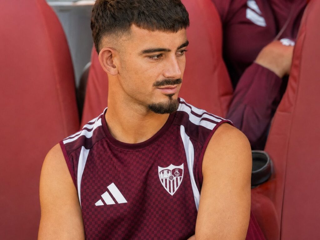 García Plaza convoca a 25 para el Sevilla - Barcelona con un misterio