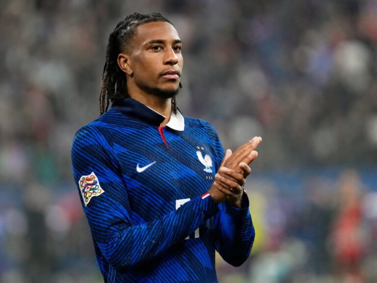 El United rescata la pancarta del 'caso City': 51 años sin títulos - Betsuites