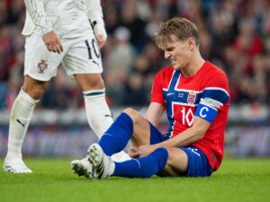 Ødegaard estalla contra Bernardo Silva tras una dura patada en el tobillo