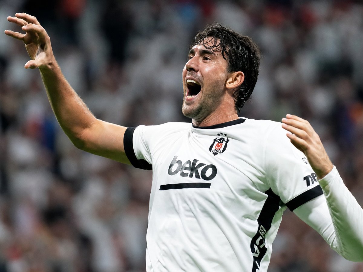 Vlahovic no frena y el Besiktas aprieta la pelea por la liga turca