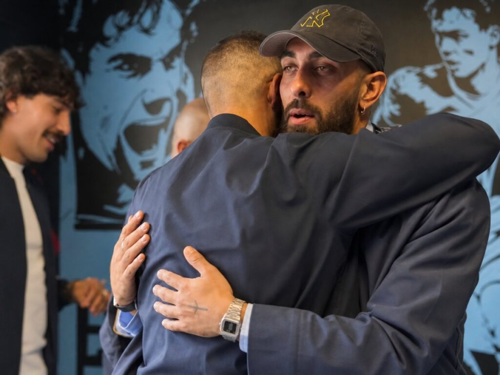 El detalle del Betis con Borja Iglesias tras ser campeón del mundo El detalle del Betis con Borja Iglesias tras ser campeón del mundo