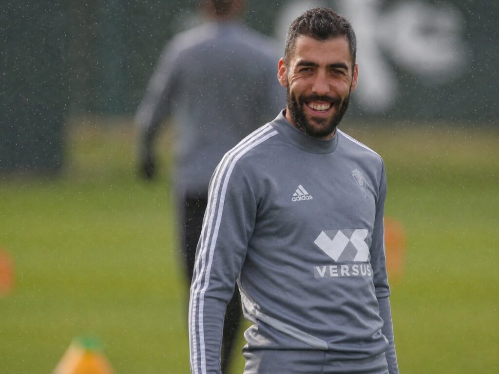 El Betis tienta a Álex Fernández y sopesa pagar su cláusula