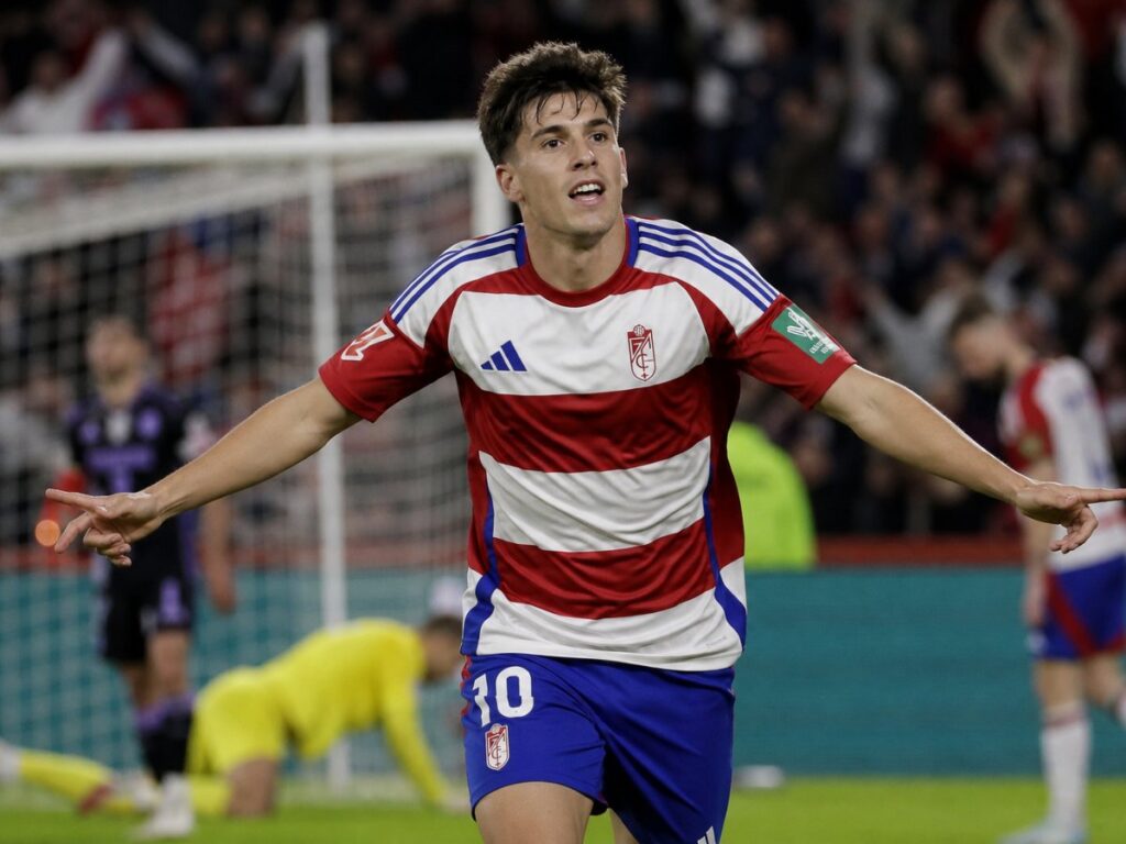El Granada se impone 2-1 al Valladolid y asalta los puestos de playoff