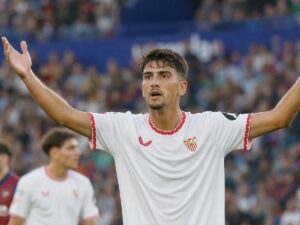 Expulsión de Isaac Romero y empate agónico: Levante 3-3 Sevilla