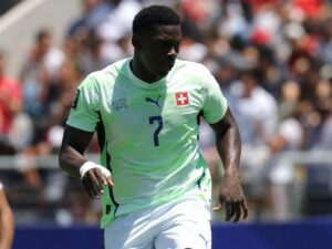 Breel Embolo, apartado de Suiza por falsificar un certificado covid