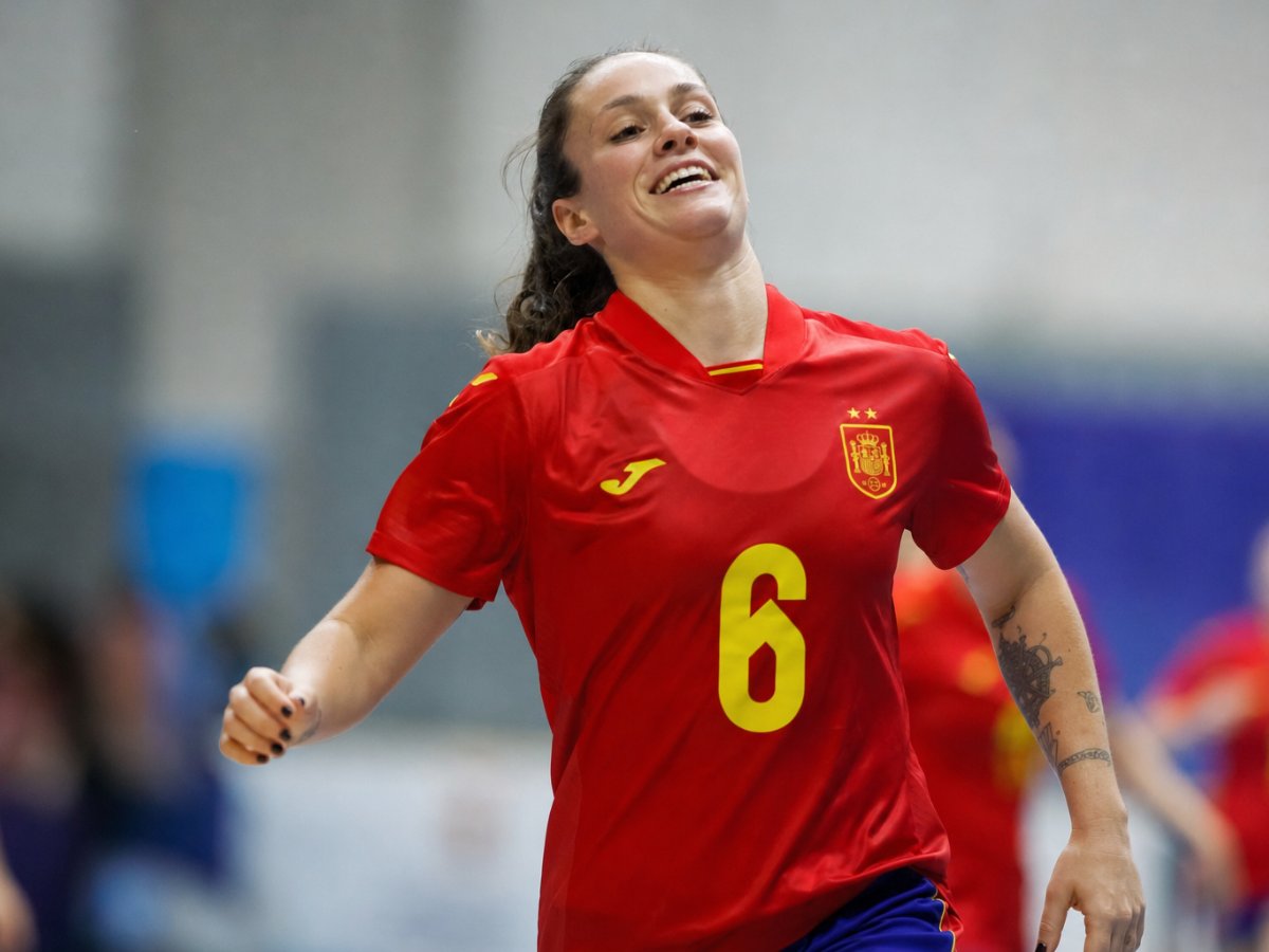 España golea a Eslovenia (0-9) y cierra la Elite Round
