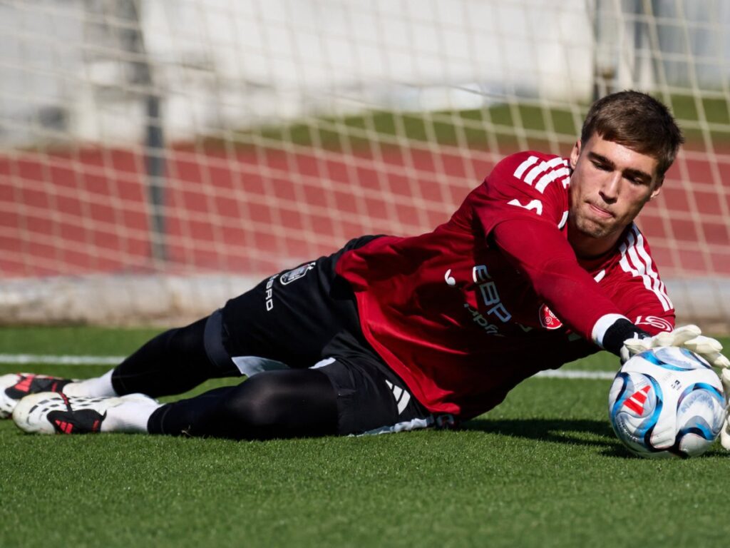 Fran González deja la sub-21 por lesión y regresa al Sevilla Fran González deja la sub-21 por lesión y regresa al Sevilla