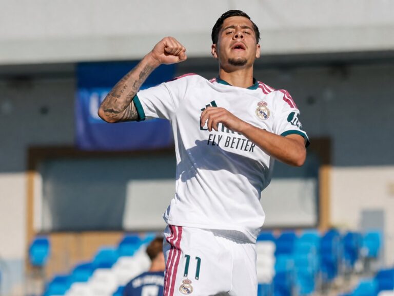 Sergio Molina alcanza los 200 partidos con el Andorra tras el tropiezo en Girona - Betsuites