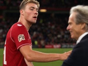 Hojlund defiende a Cristiano: «siuuu» y empujón a Jorge Jesus