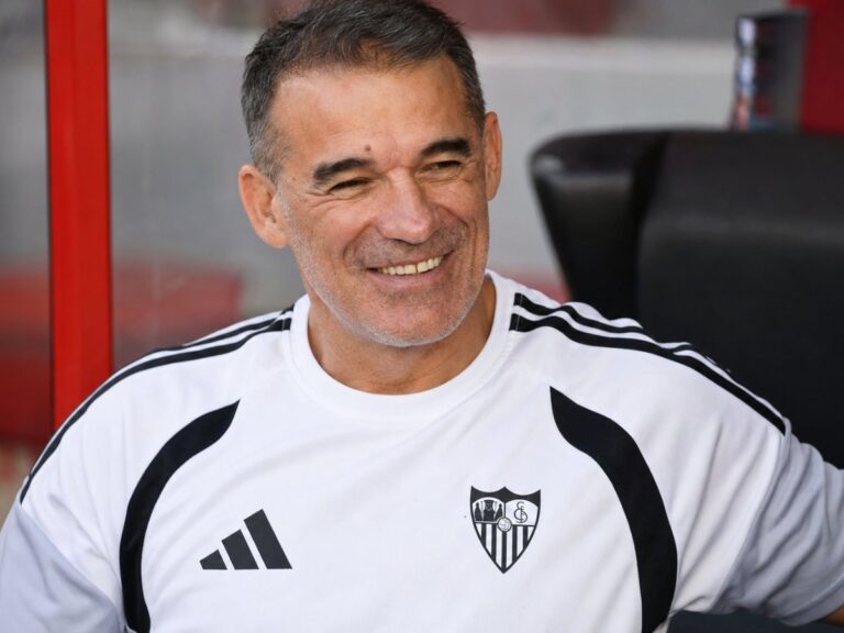 García Plaza convoca a 25 para el Sevilla - Barcelona con un misterio - Betsuites