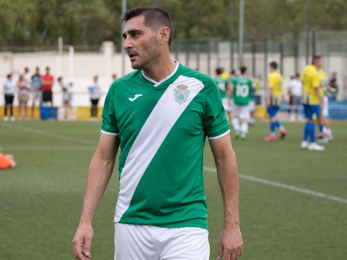 Dani Güiza marca a los 46 años su gol más emotivo con el Trebujena Dani Güiza marca a los 46 años su gol más emotivo con el Trebujena