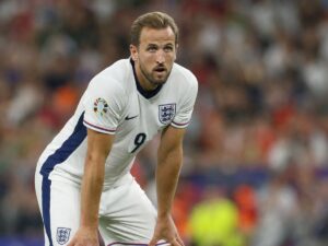 El doble toque de Kane en un penalti que dio aire a España