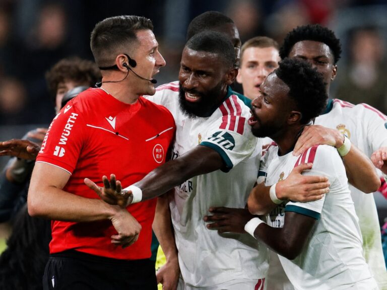 El Elche se alinea con Josan tras quedar liberado sin cargos - Betsuites