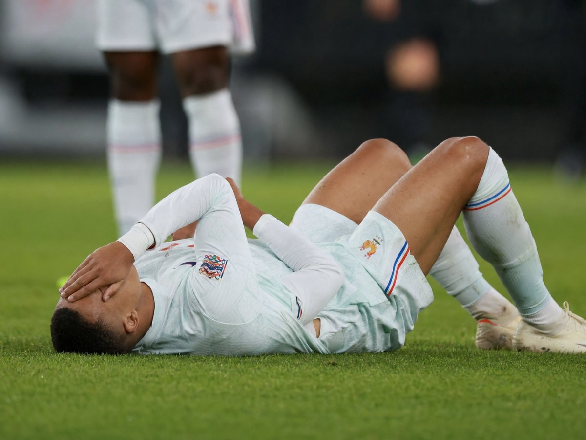 La lesión de Mbappé con Francia enciende las alarmas en el Real Madrid La lesión de Mbappé con Francia enciende las alarmas en el Real Madrid