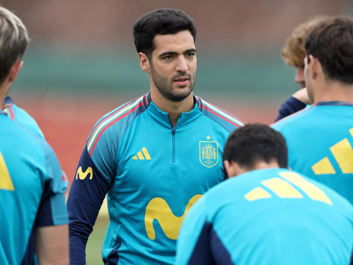 El divertido pelotazo de Lamine Yamal a Mikel Merino con España El divertido pelotazo de Lamine Yamal a Mikel Merino con España
