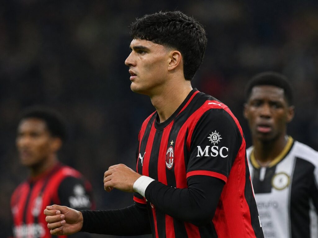 El Milan vence al Udinese (0-2) y sigue invicto en la Serie A