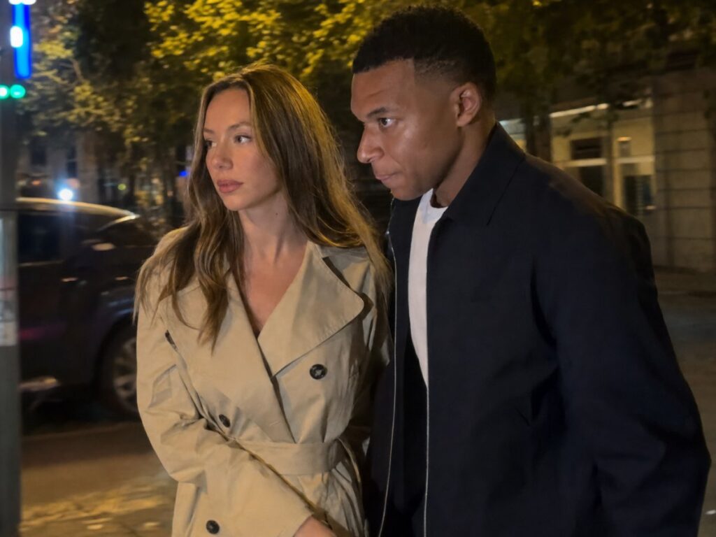 Mbappé y Ester Expósito desatan la polémica con una escapada a París Mbappé y Ester Expósito desatan la polémica con una escapada a París