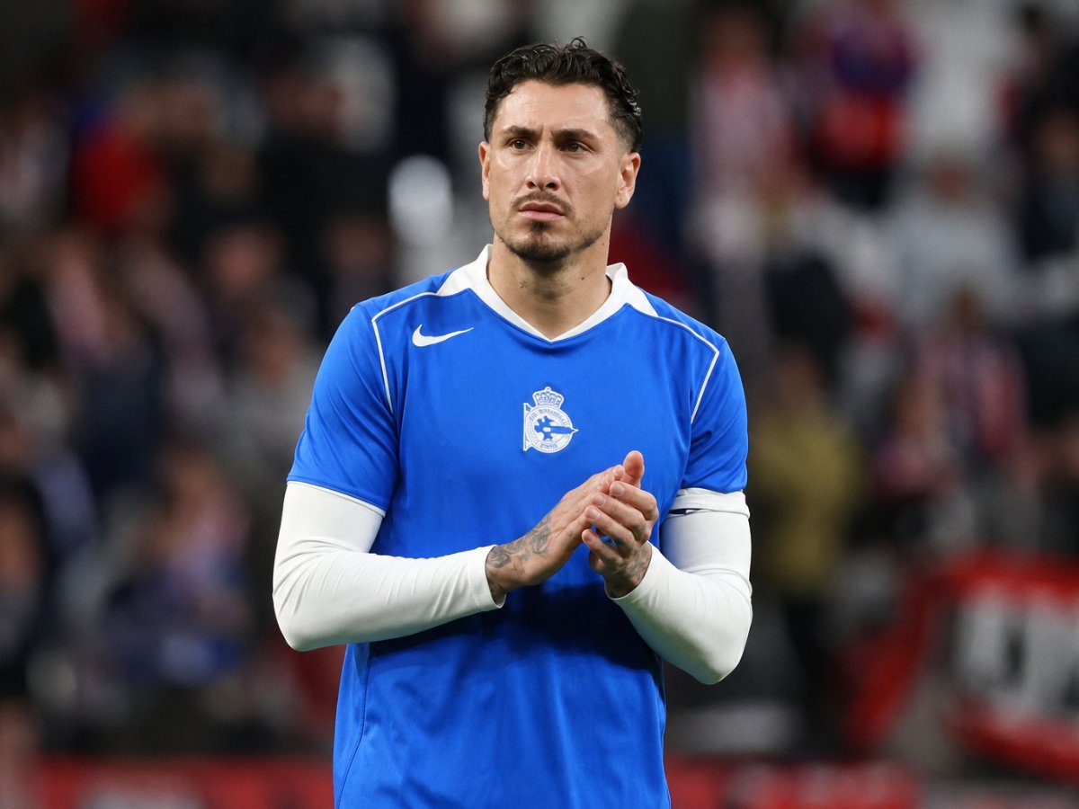 El homenaje a Giménez en el Metropolitano en su regreso con el Depor El homenaje a Giménez en el Metropolitano en su regreso con el Depor